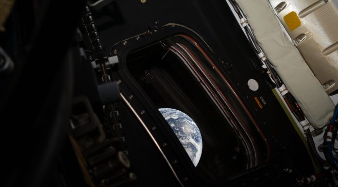 Astronauţii misiunii Artemis II, în drum spre Lună, au împărtăşit primele imagini cu Pământul aşa cum se vede de la bordul capsulei Orion – FOTO