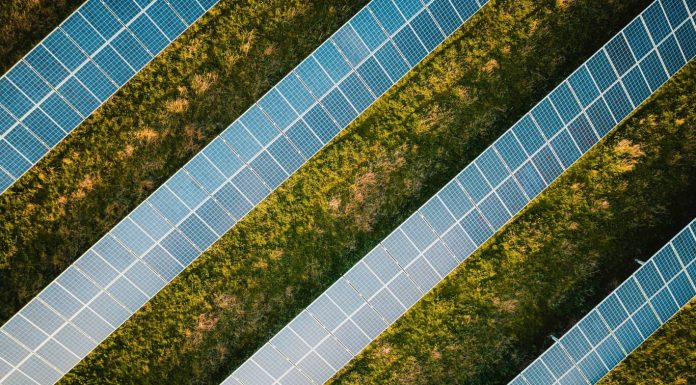 FOTO Investiție în România – Austriecii de la Kraftfeld Energy atrag partener și finanțare pentru un nou proiect solar
