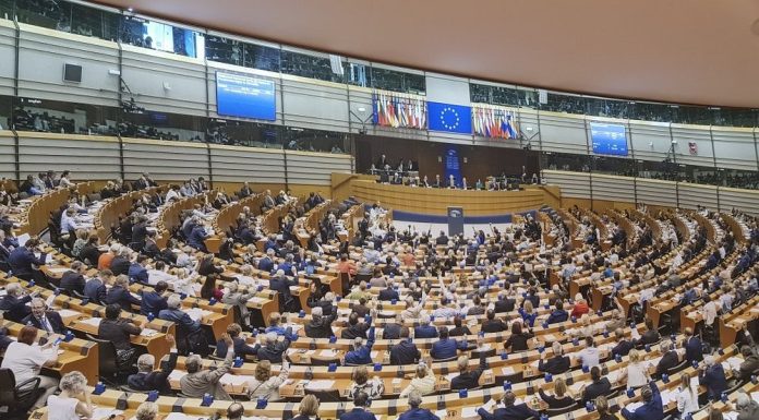 Parlamentul European cere măsuri ferme pentru statul de drept: îngrijorări privind justiția, presa și corupția