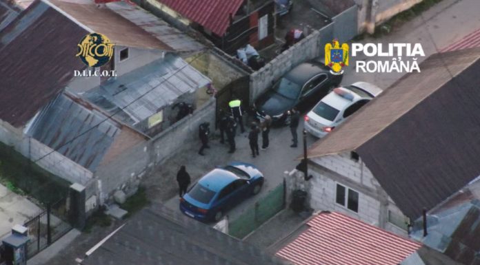 Percheziţii în 4 judeţe şi în București la o grupare care a exploatat sexual tinere în Europa. Venituri ilegale de 59.000 €