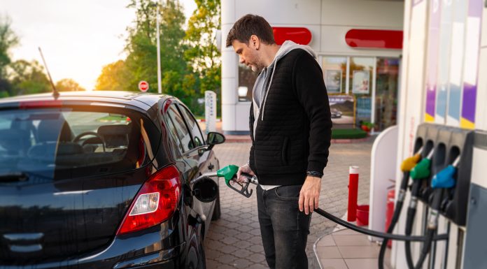 Carburanții s-au ieftinit în România după deschiderea temporară a strâmtorii Ormuz. Prețurile de la pompă