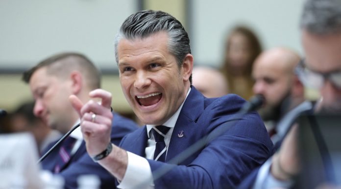 Șeful Pentagonului, „bombardat” cu întrebări incomode în Congres. Exasperat, Pete Hegseth a răbufnit în fața democraților