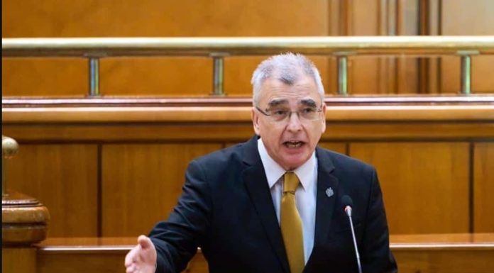 Liderul senatorilor AUR Petrişor Peiu, în ziua în care este aşteptată depunerea moţiunii de cenzură PSD-AUR: Suntem în plina criza economică sub guvernul Bolojan dar voi vreţi să nu schimbăm guvernul pentru a nu avea consecinţe economice?