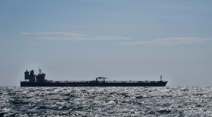 Suspendarea sancțiunilor asupra petrolulului rusesc, prelungită. Care tranzacții rămân interzise