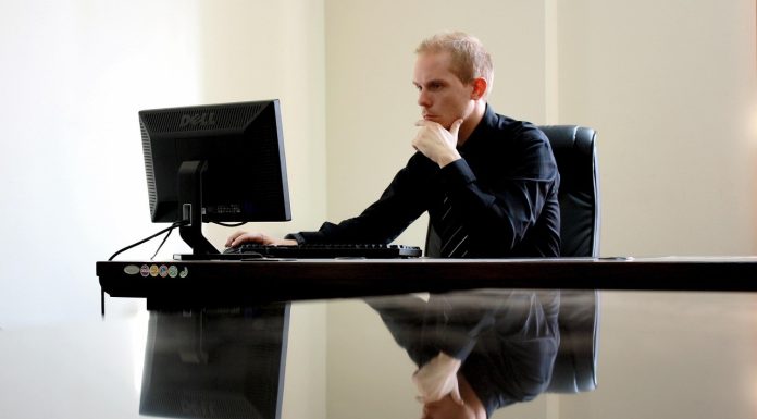 Cum alegi monitorul perfect pentru laptop sau desktop fără să te păcălească specificațiile