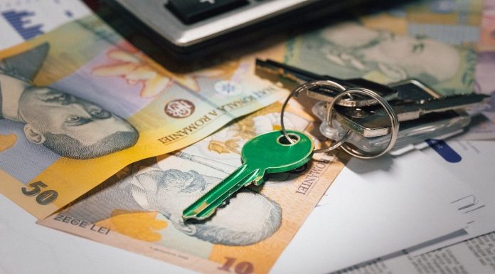 8 din 10 români chestionați taie cheltuielile neesențiale, peste jumătate amână achizițiile majore din cauza scumpirilor. 21% spun că îngrijorările financiare le afectează frecvent deciziile – sondaj online