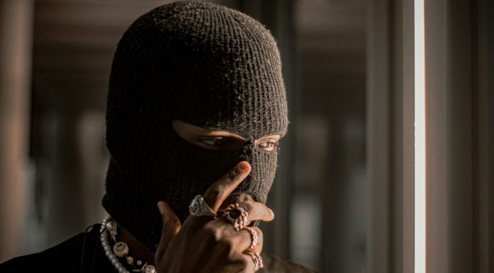 Un român angajat de numai 8 zile la un depozit din Germania a furat produse Apple de 160.000 euro. Modul său de operare i-a uimit pe polițiști