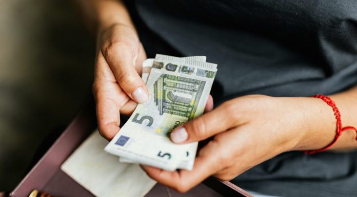 Românii nemulțumiți de produsele sau serviciile achitate au primit 173.000 de euro în primele 3 luni ale anului