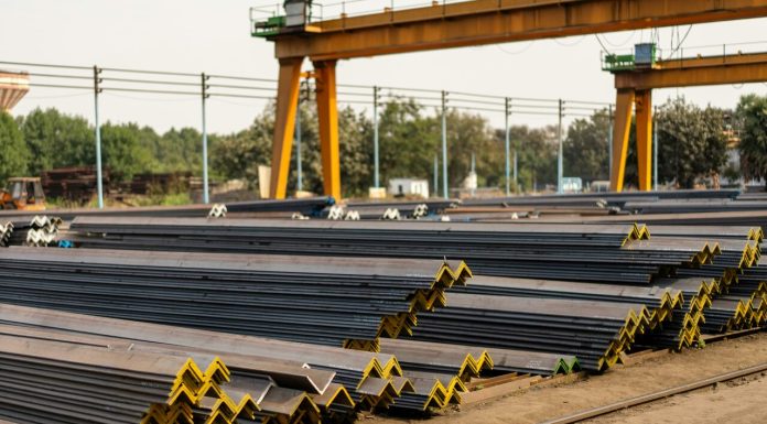 Iranul suspendă exporturile de oțel până la sfârșitul lunii mai. Ce avertizează specialiștii