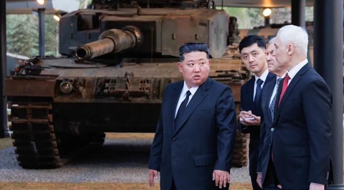 Kim Jong Un se laudă cu prada de război din Ucraina. În Coreea de Nord a fost inaugurat un muzeu cu blindate și armament capturat