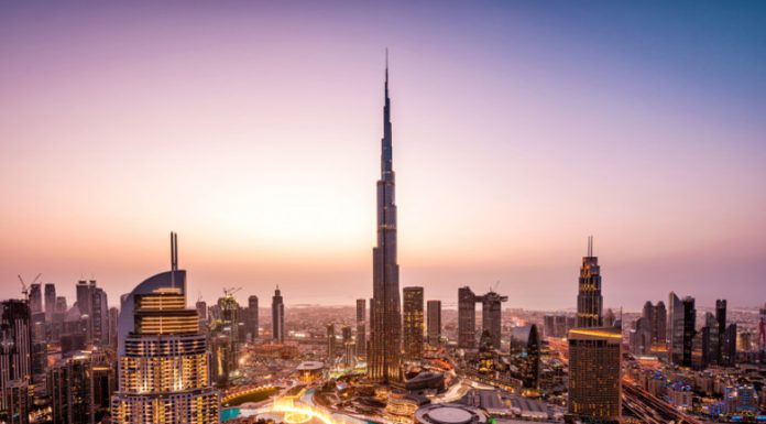 Războiul din Orientul Mijlociu îi face pe unii britanici din Dubai să-şi reconsidere viaţa în emirat