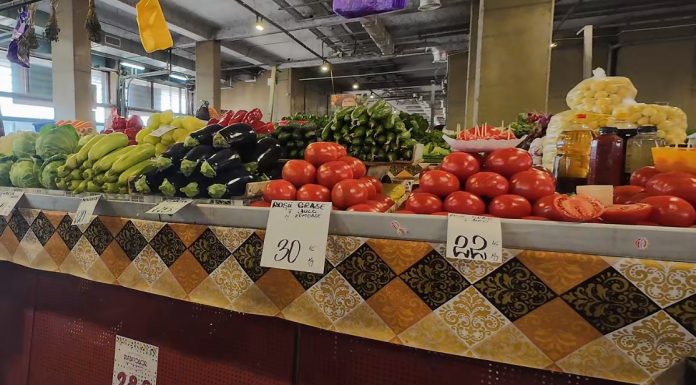 Românii sunt revoltați din cauza prețurilor la ardei, ceapă și castraveți în Sâmbăta Mare