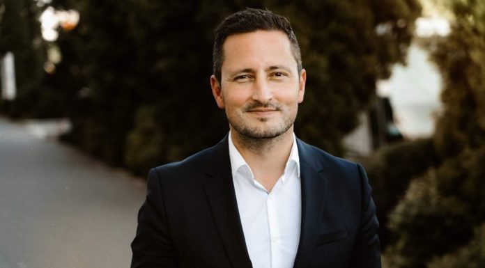 Nicu Ştefănuţă: România trebuie schimbată nu doar pe alocuri, ci trebuie ras tot / Ce ne trebuie? Un moment Ungaria, în care sursa puterii, Parlamentul, este schimbat radical, din temelii