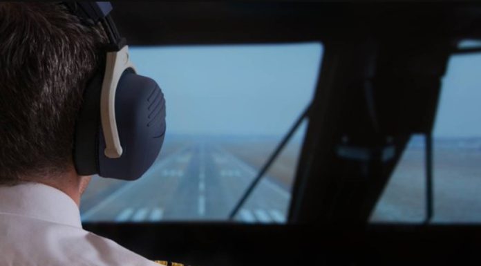 Administraţia Federală americană a Aviaţiei deschide o anchetă după ce piloţi de linie regionali americani se amuză lătrând şi mieunând pe o frecvenţă radio a controlului aerian de la Washington