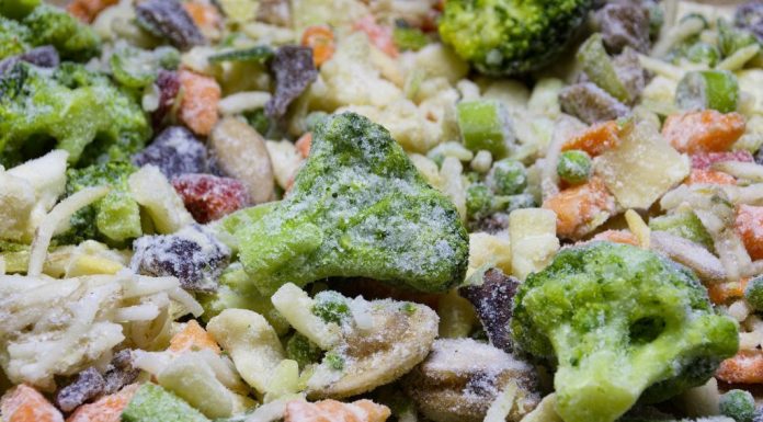 De ce sunt mai sănătoase legumele congelate. Ce recomandă medicii nutriționiști