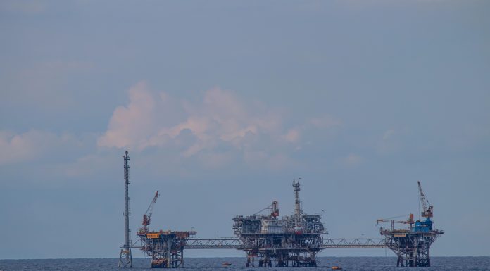 Aproape 3.000 de dolari pe secundă: giganții petrolului profită masiv din crizele globale. Energia este tot mai scumpă
