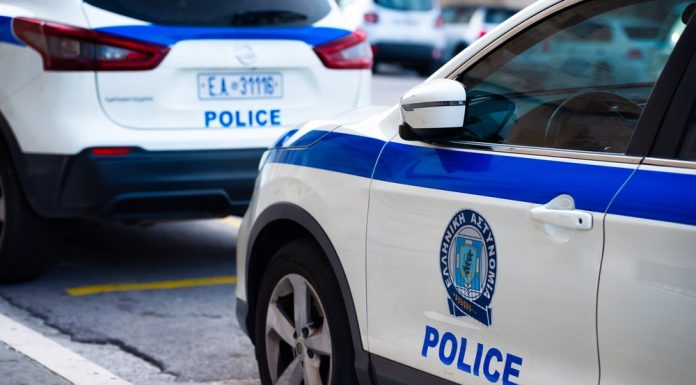 Atac armat în Atena, soldat cu patru răniți. Suspectul de 89 de ani a tras în două clădiri și a fugit