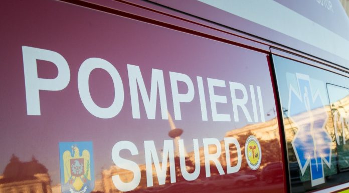 Arad: Patru persoane, transportate la spital în urma unui accident în care au fost implicate trei autoturisme/ Traficul pe DN 7, oprit