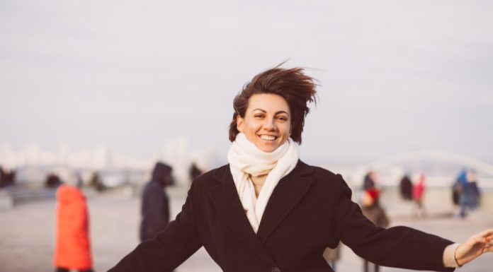 Oamenii cei mai carismatici nu sunt cei mai amuzanți. Psihologia explică de ce