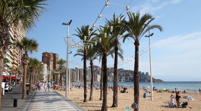 Orașul din Spania unde o bere costă sub 2 euro. Plaje superbe și vacanțe accesibile pentru turiști