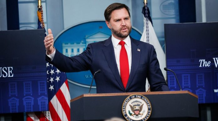 Război total între Vatican și Casa Albă. Vicepreședintele JD Vance îl avertizează pe Papa Leon al XIV-lea să fie „atent” când vorbește despre teologie