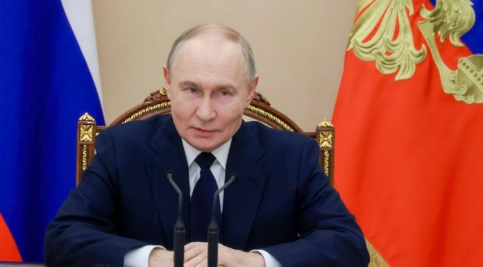 Cum arată „Vladimir Putin” în filmul american „Vrăjitorul de la Kremlin”. Cine îl joacă pe președintele rus