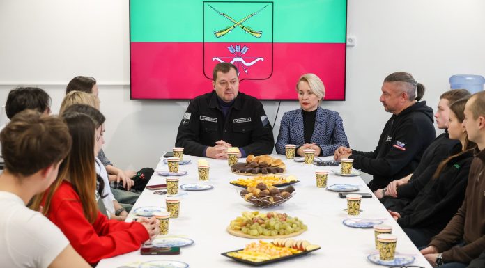 Tineri influenceri, instruiți în tabere organizate de Rusia pentru propagandă pro-război: „Realitatea lor e putinismul”