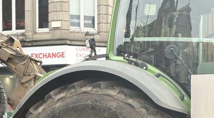 Proteste faţă de preţul la combustibil provoacă haos în Irlanda şi se extind în Norvegia, ţară producătoare de petrol