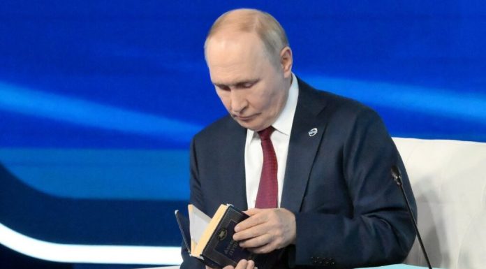 Kremlinul ia act de criticile apărute după ce un blogger l-a avertizat pe Putin că rușii „strâmtorați” ar putea să se revolte