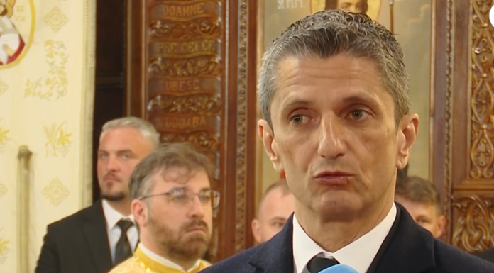 Răzvan Lucescu, cuvânt emoţionant în biserică înainte de înmormântarea tatălui său: A fost un luptător, s-a luptat, a învins, a pierdut, a fost fericit, a fost mâhnit. Viaţa lui a fost condusă de pasiune, de o mare pasiune: fotbalul – VIDEO