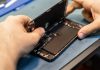 Telefoanele vor putea fi reparate acasă mai ușor. Producătorii ar putea fi obligați să asigure piese de schimb din 2027