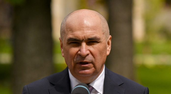 Economia este în cap, inflația la cer, iar premierul Ilie Bolojan revendică o înfrângere drept victorie: România are cel mai mare deficit bugetar din UE