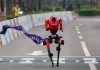Performanță incredibilă la Beijing. Un robot umanoid a depășit recordul mondial la semimaraton. VIDEO