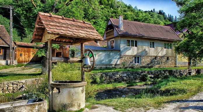 Locuințele neracordate la rețea publică de apă, canalizare sau gaze – scutite de impozit. Proiect construit chiar pe principii enunțate de Bolojan