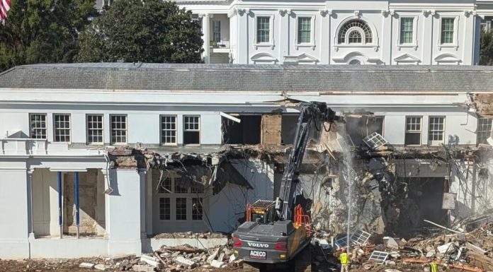 Lucrarea de la sala de bal a lui Trump, blocată de un judecător. Ce se va întâmpla în aripa demolată a Casei Albe