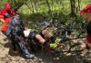 Intervenţie a salvamontiştilor din Maramureş pentru recuperarea unui ciclist rănit după ce a căzut, într-o zonă greu accesibilă din Baia Sprie