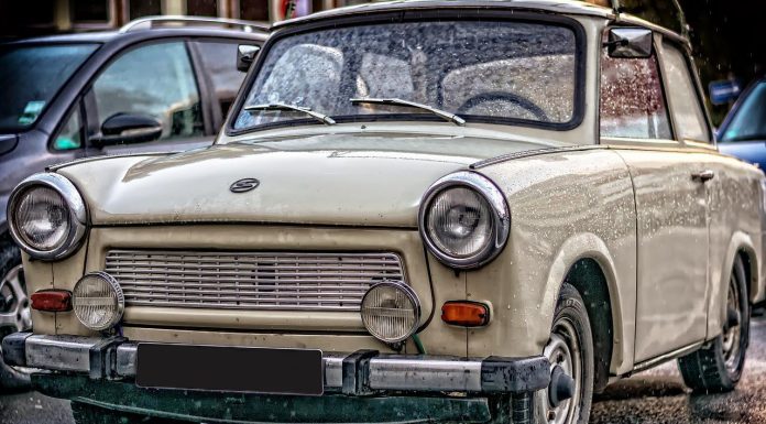VIDEO Bătrânul Trabant rezistă. Legendara mașină din RDG încă circulă pe străzile Germaniei, la 35 de ani după ce ultimul model a ieșit de pe linia de asamblare. Piesă de colecție și atracție turistică