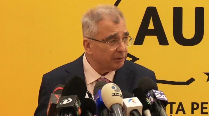 Liderul senatorilor AUR: Clasa politică din România poartă integral răspunderea pentru prăbuşirea economică la care asistăm/ Ignorarea în totalitate a problemelor economice grave, simptomatică pentru nivelul degradant la care a ajuns politica la Bucureşti