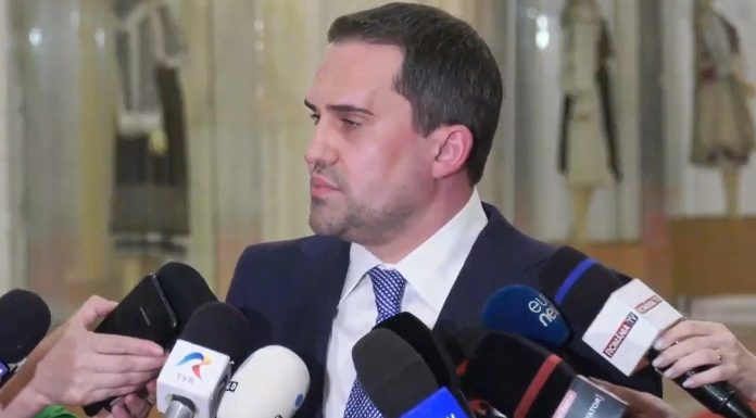 Fostul ministru PSD al Transporturilor: Daţi-mi voie să cred că TAROM nu se va închide