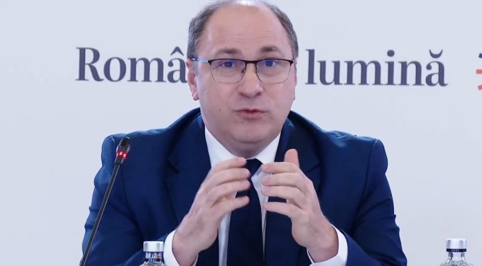 UPDATE – Ministrul Educaţiei a semnat ordinul pentru aprobarea planurilor – cadru alternative şi a listei celor 32 de unităţi de învăţământ liceal incluse în Programul – pilot care vizează descentralizarea decizională