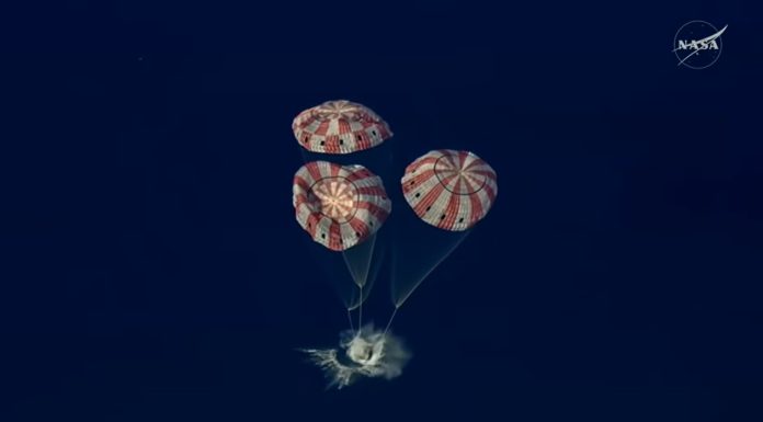 VIDEO Capsula Orion a misiunii Artemis II a amerizat cu succes în Oceanul Pacific, după o călătorie până la Lună și înapoi