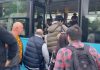 Revoltă într-o stație STB după ce un autobuz a întârziat 40 de minute. Călătorii nu s-au putut urca: „Și mai vreți să scumpiți și călătoria”