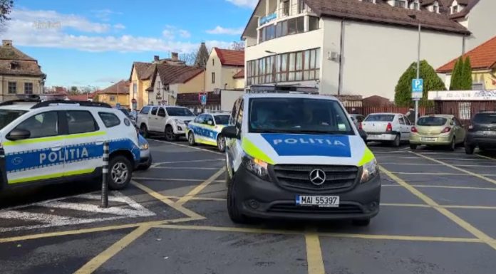 Poveste de iubire transformată în dosar penal: vâlcean păcălit de ”iubită”, care era de fapt un escroc