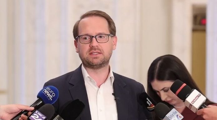 Dominic Fritz: E clar că extremiştii şi PSD vor să ne întoarcă în timp, să avem un guvern în care se împart cadouri la tot felul de privilegiaţi, sinecuri / Eu cred că există un spaţiu pentru un posibil guvern minoritar condus de Ilie Bolojan