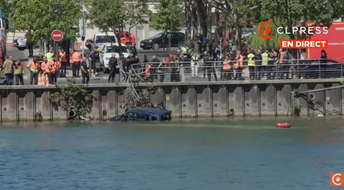 VIDEO Un autobuz a căzut în Sena. Toate persoanele aflate la bord, salvate