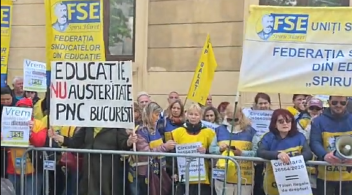 Miting de protest al sindicaliştilor la Ministerul Educaţiei / Ei cer revocarea circularei privind reducerea cheltuielilor de personal în anul 2026/ Ministrul a venit în mijlocul lor pentru a dialoga: E un mod de a detensiona lucrurile şi a găsi soluţii
