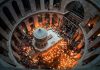 Sfânta Lumină s-a pogorât la Biserica Sfântului Mormânt din Ierusalim. Când va ajunge în România