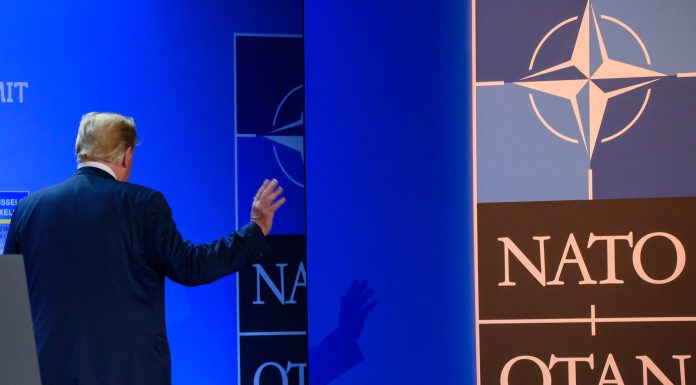 Trump nu poate părăsi NATO de unul singur, dar riscă să distrugă încrederea din interiorul alianței