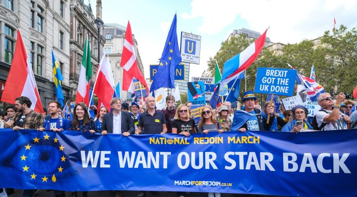 Englezii vor înapoi în Uniunea Europeană. Londra va folosi o lege de acum 500 de ani pentru a lucra cu Bruxelles-ul