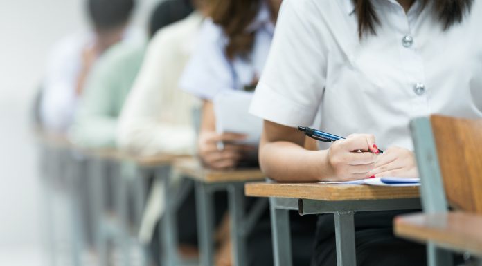 DSP a anulat autorizaţia de funcţionare a unui liceu de renume din Timişoara. Condițiile improprii în care învățau elevii
